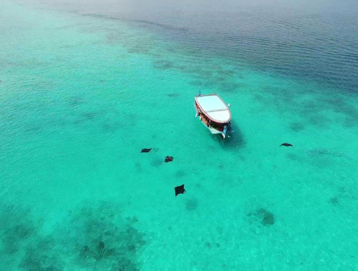 Sunrise By White Sand Dhigurah Дигура Экстерьер фото